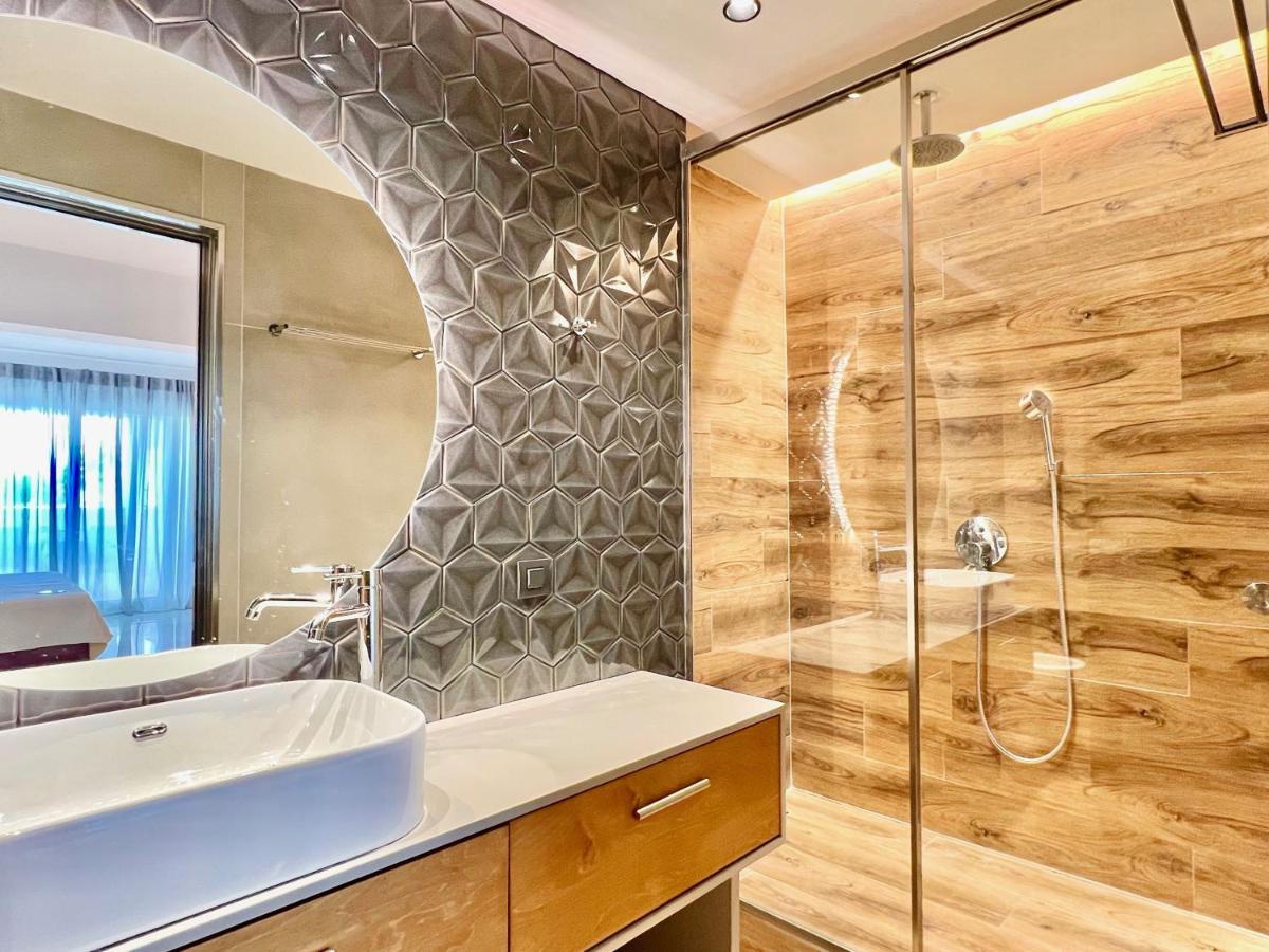 Luxury Sun With Private Pool By Dadovillas Villa *